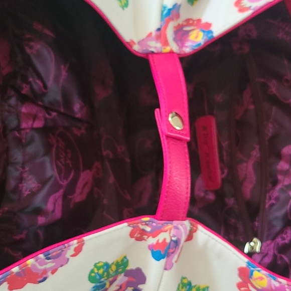 Betsey Johnson Flower purse - Picture 4 of 5